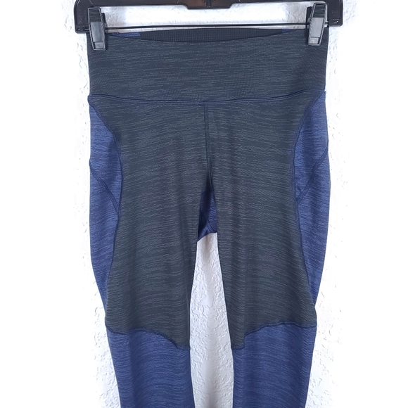 OUTDOOR VOICES Two-Tone Warmup Crop Leggings - Picture 4 of 11